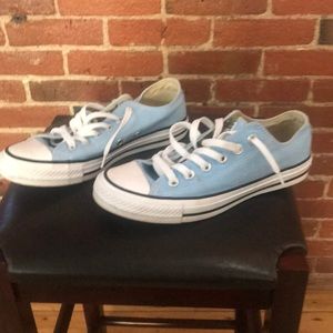 Women’s size 7 Converse sneakers